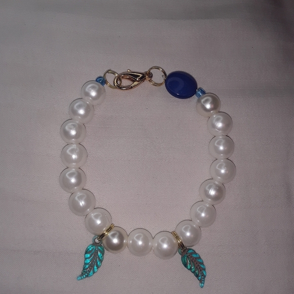 Elegant Faux Pearl Bracelet 7.0" - Picture 4 of 9